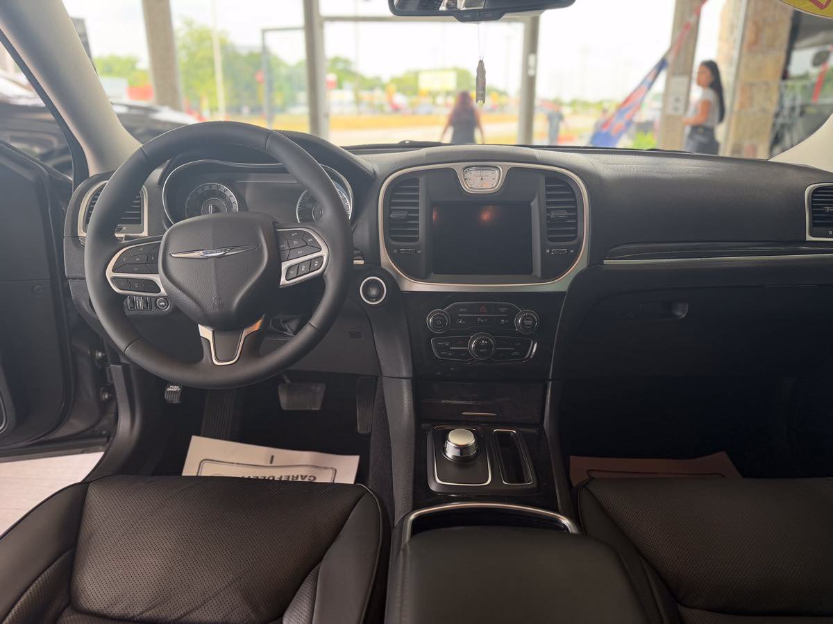 Used 2023 Chrysler 300 Touring L w/ Safetytec Plus Group RWD image 37