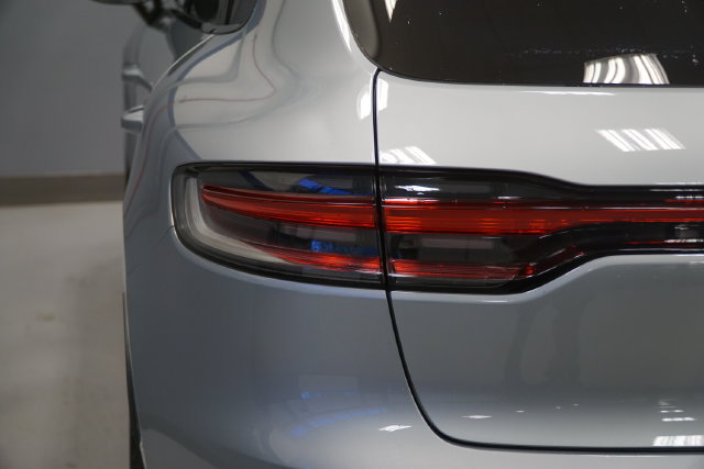 Certified 2026 Porsche Macan AWD/4WD image 6