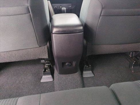 Used 2018 Toyota RAV4 LE FWD image 19