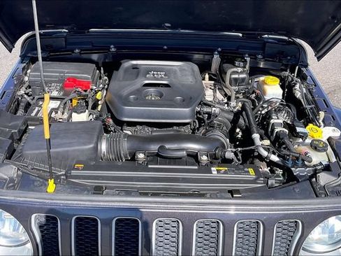 Used 2021 Jeep Wrangler Unlimited Sahara AWD/4WD image 9