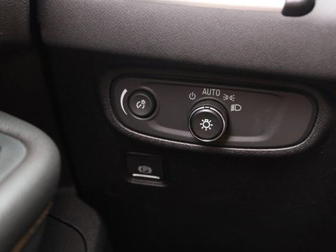 Used 2018 GMC Terrain SLE w/ Driver Convenience Package FWD image 19