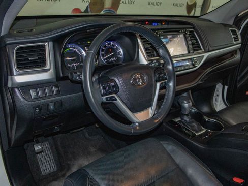 Used 2017 Toyota Highlander Limited AWD/4WD image 6