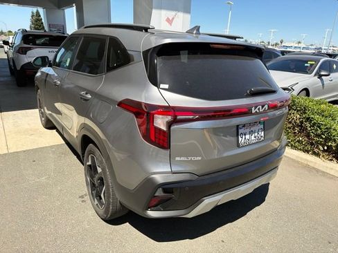 Used 2026 Kia Seltos EX FWD image 9
