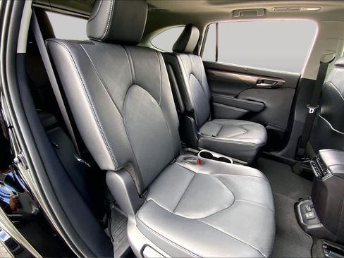 Used 2026 Toyota Highlander Platinum AWD/4WD image 19