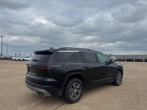 Used 2025 Chevrolet Traverse LT image 20