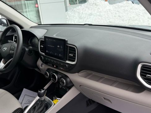 Used 2025 Hyundai Venue SEL image 11