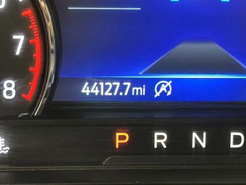 Used 2021 Ford Explorer XLT w/ Equipment Group 202A image 10