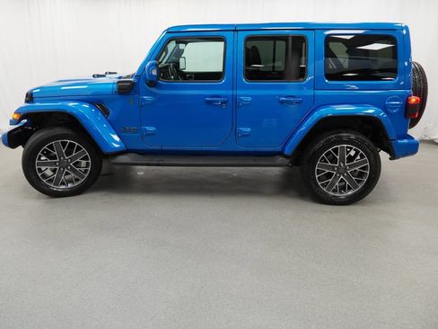 Used 2023 Jeep Wrangler Unlimited Sahara AWD/4WD image 15