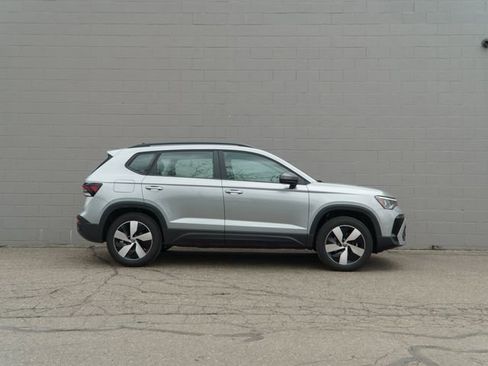 Used 2025 Volkswagen Taos S AWD/4WD image 8