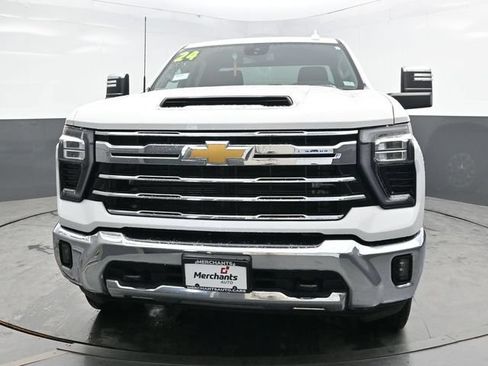 Used 2024 Chevrolet Silverado 2500 LTZ AWD/4WD image 2