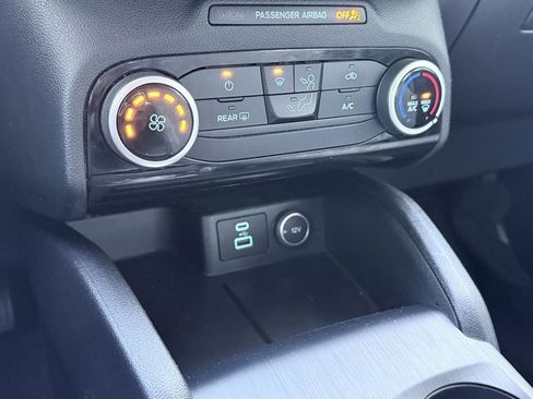 Used 2021 Ford Escape SE image 17