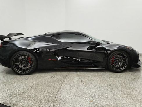 Used 2024 Chevrolet Corvette Z06 w/ Stealth Interior Trim Package RWD image 6