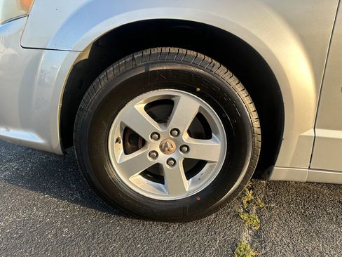 Used 2012 Dodge Grand Caravan SE image 9