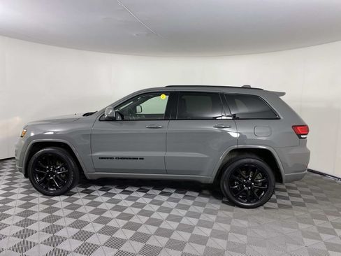 Used 2022 Jeep Grand Cherokee Laredo X AWD/4WD image 5
