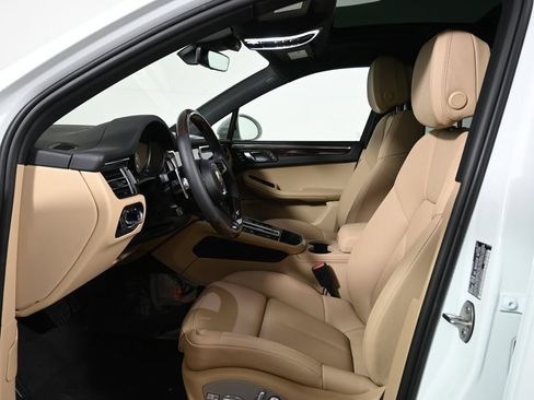 Used 2026 Porsche Macan AWD/4WD image 5