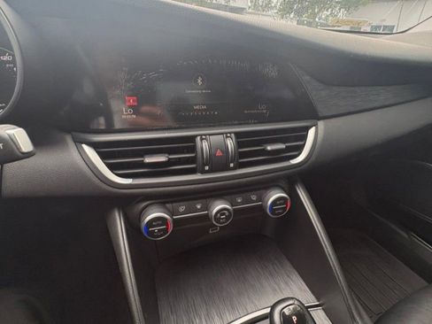 Used 2019 Alfa Romeo Giulia RWD image 4