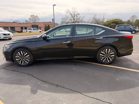 Used 2024 Nissan Altima 2.5 SV image 4
