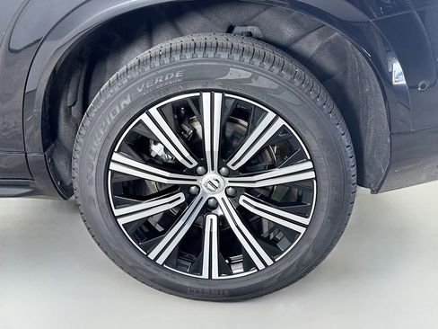 Certified 2025 Volvo XC90 B6 Plus image 32