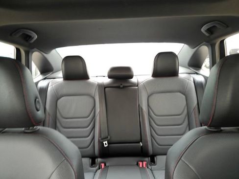 Used 2025 Volkswagen Jetta GLI Autobahn image 31