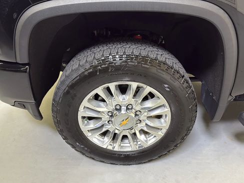 Used 2023 Chevrolet Silverado 3500 High Country w/ Z71 Off-Road Package AWD/4WD image 39
