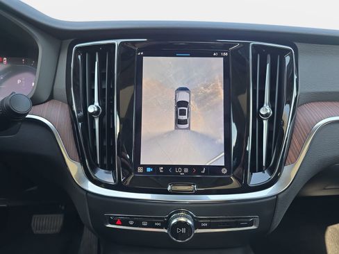 Used 2024 Volvo S60 B5 Plus image 19