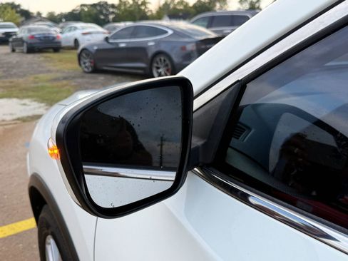 Used 2019 Nissan Rogue SV image 15