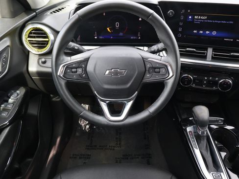 Used 2025 Chevrolet Trax ACTIV w/ Sunroof Package image 8