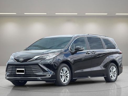 New 2026 Toyota Sienna Limited AWD/4WD image 6