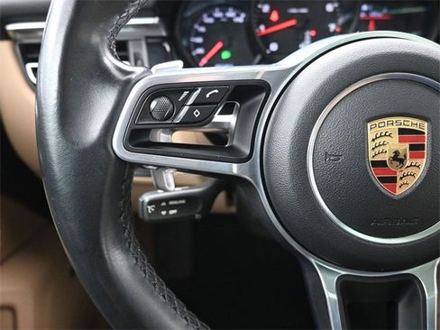 Used 2019 Porsche Macan image 32