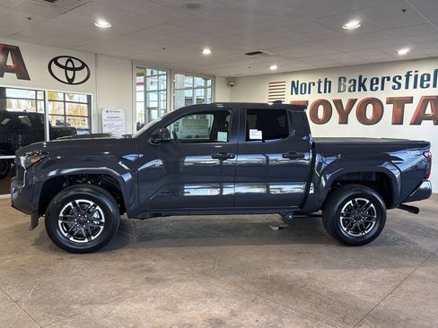 Used 2025 Toyota Tacoma TRD Sport image 7