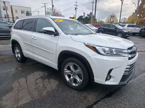 Used 2017 Toyota Highlander Limited image 4