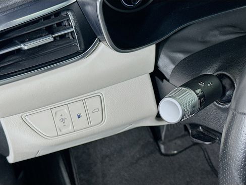 Used 2025 Genesis G70 2.5T RWD image 17