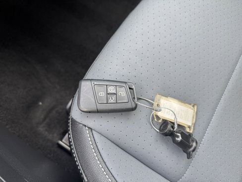 Used 2025 Volkswagen Jetta SE image 22