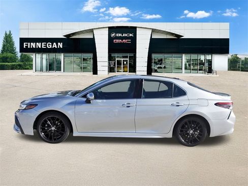 Used 2021 Toyota Camry XSE image 4