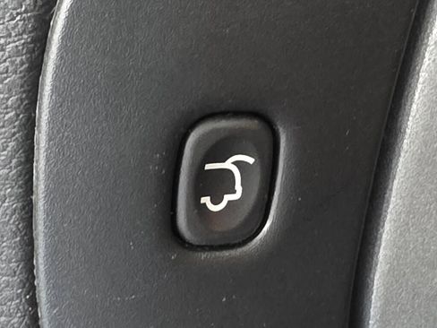 Used 2018 Jeep Cherokee Limited AWD/4WD image 18