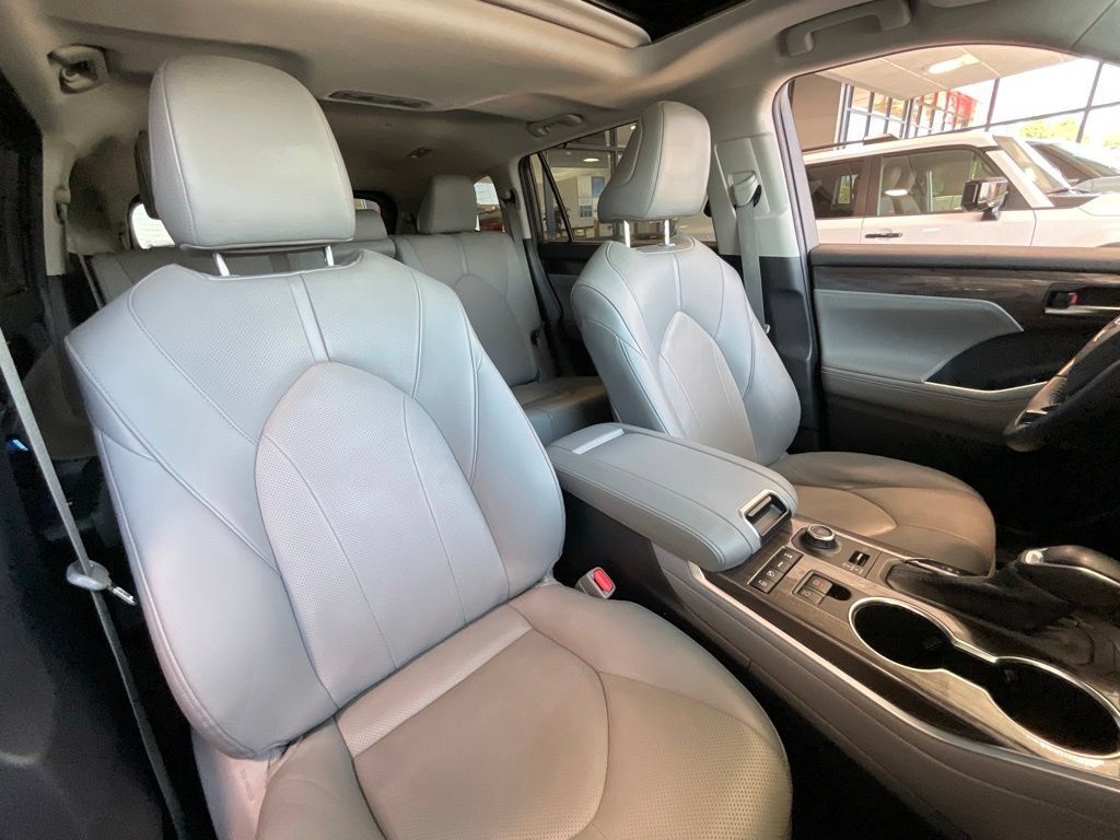 Used 2020 Toyota Highlander Limited w/ Protection Package #3 AWD/4WD image 20