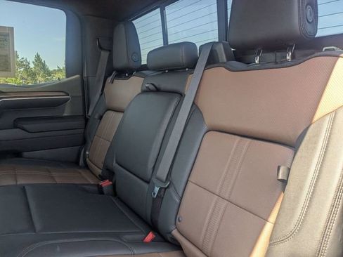 Used 2023 Chevrolet Silverado 1500 High Country w/ High Country Premium Package AWD/4WD image 25