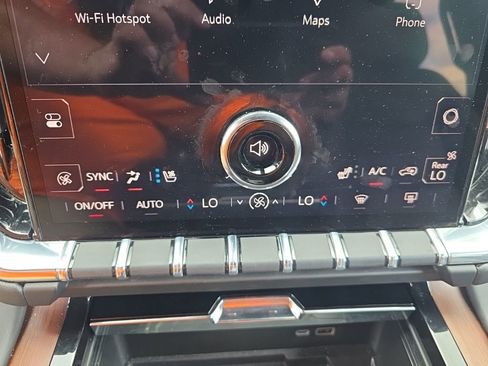 Used 2025 GMC Yukon XL Denali w/ Sun & Power Step Package image 23