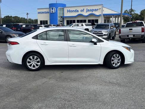 Used 2023 Toyota Corolla LE FWD image 2