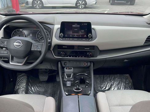 Used 2025 Nissan Rogue SV image 29