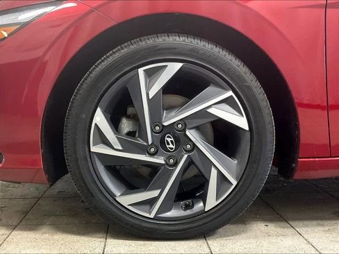 Used 2025 Hyundai Elantra Limited image 14