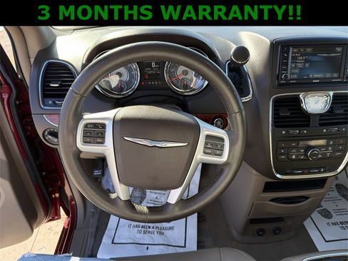 Used 2016 Chrysler Town & Country Touring-L image 15