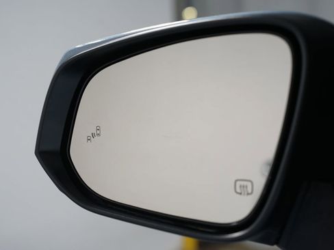 Used 2022 Toyota Highlander XLE image 25