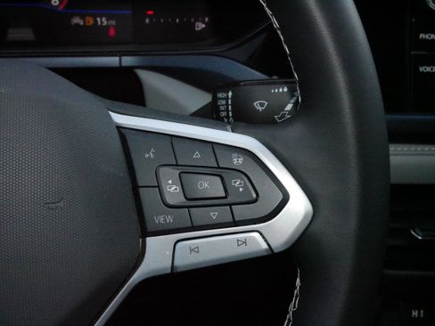 Used 2024 Volkswagen Taos SE image 25