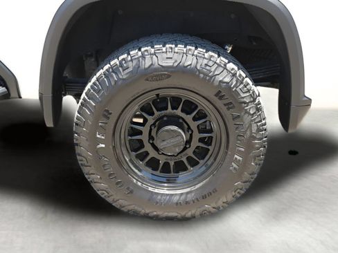 Used 2025 Chevrolet Silverado 2500 High Country w/ High Country Premium Package AWD/4WD image 9