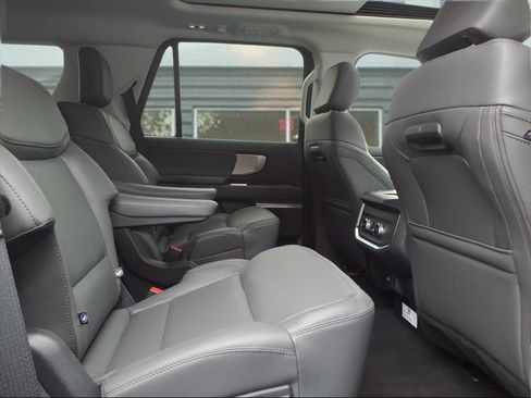 New 2026 Ford Expedition Active image 5