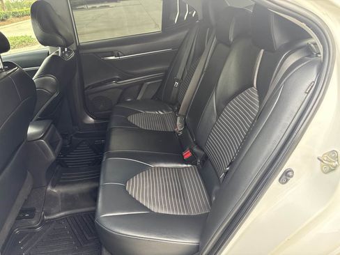 Used 2020 Toyota Camry SE w/ Carpet Mat Package image 11