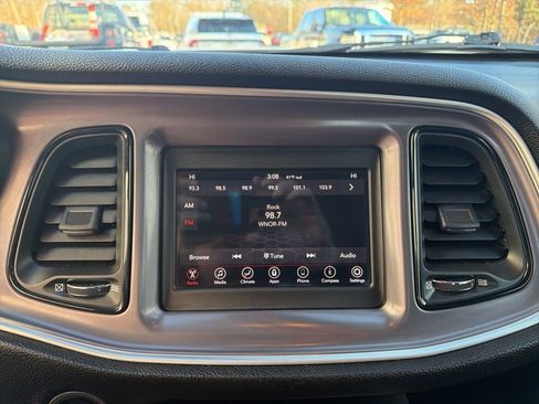 Used 2019 Dodge Challenger SXT image 19