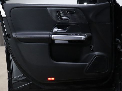 Used 2020 Mercedes-Benz GLB 250 image 9