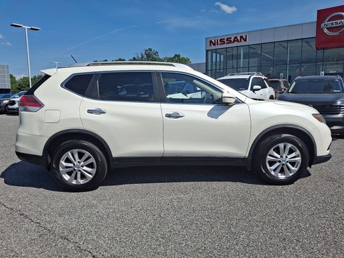 Used 2016 Nissan Rogue SV w/ SV Premium Package AWD/4WD image 8